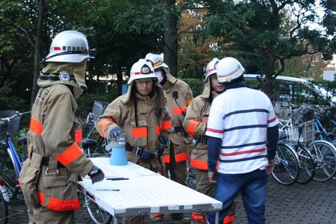 消防訓練の様子（写真4）