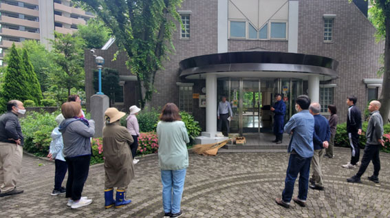 写真：ふれあい館前に集合