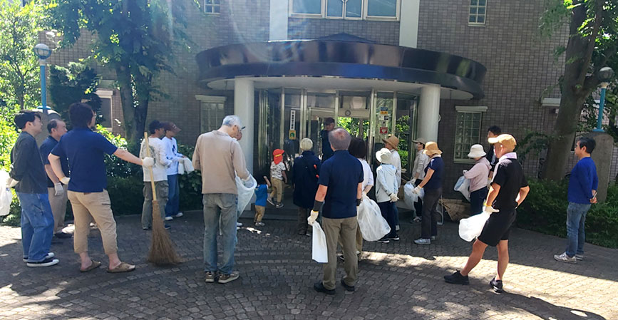 写真：ふれあい館前に集合