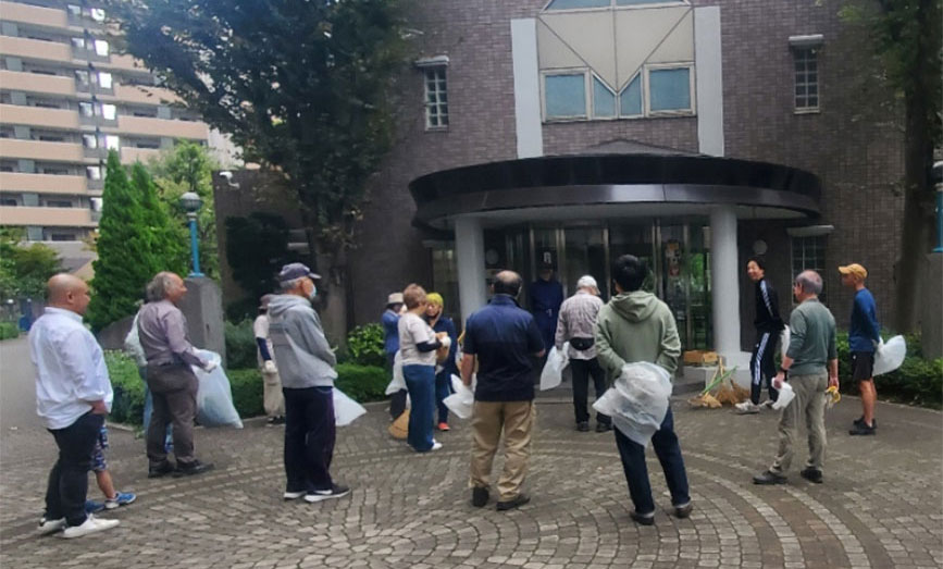 写真：ふれあい館前に集合