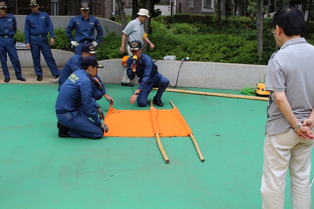 簡易担架の取扱説明（写真2）
