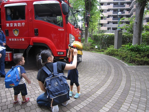 備蓄倉庫見学（写真9）