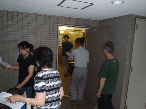 備蓄倉庫見学（写真9）