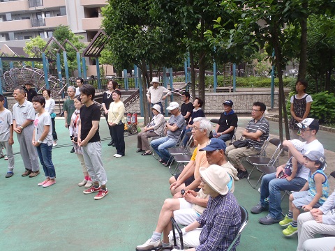 簡易担架の作成体験（写真3）