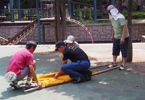 手製担架搬送訓練（写真6）