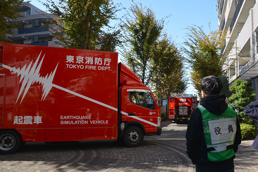 自衛消防訓練_消防車見送り