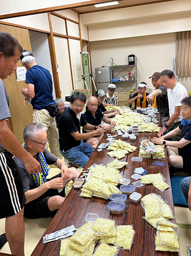 写真：夏まつりの準備